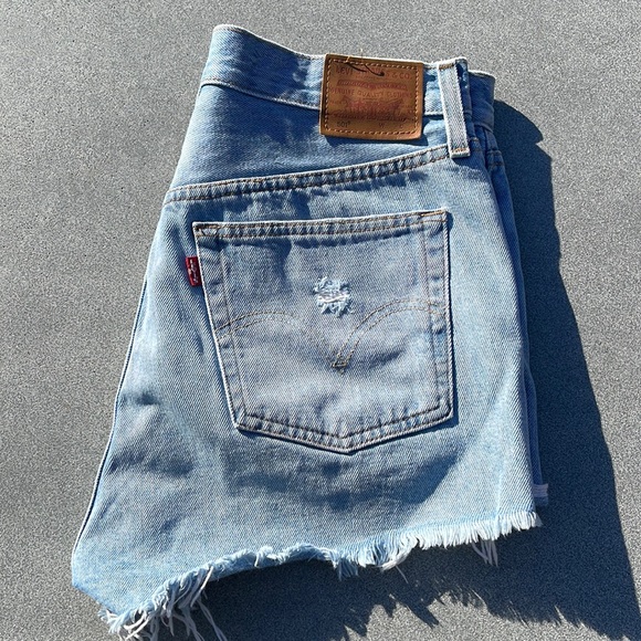 Levis 501 Jean Shorts - 28 - Picture 1 of 3